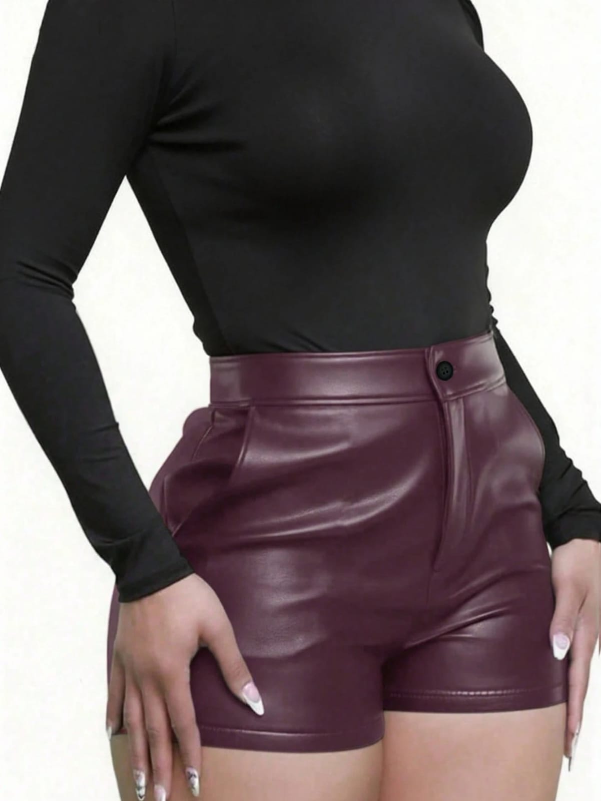SHORT DE CUERO DE MUJER
