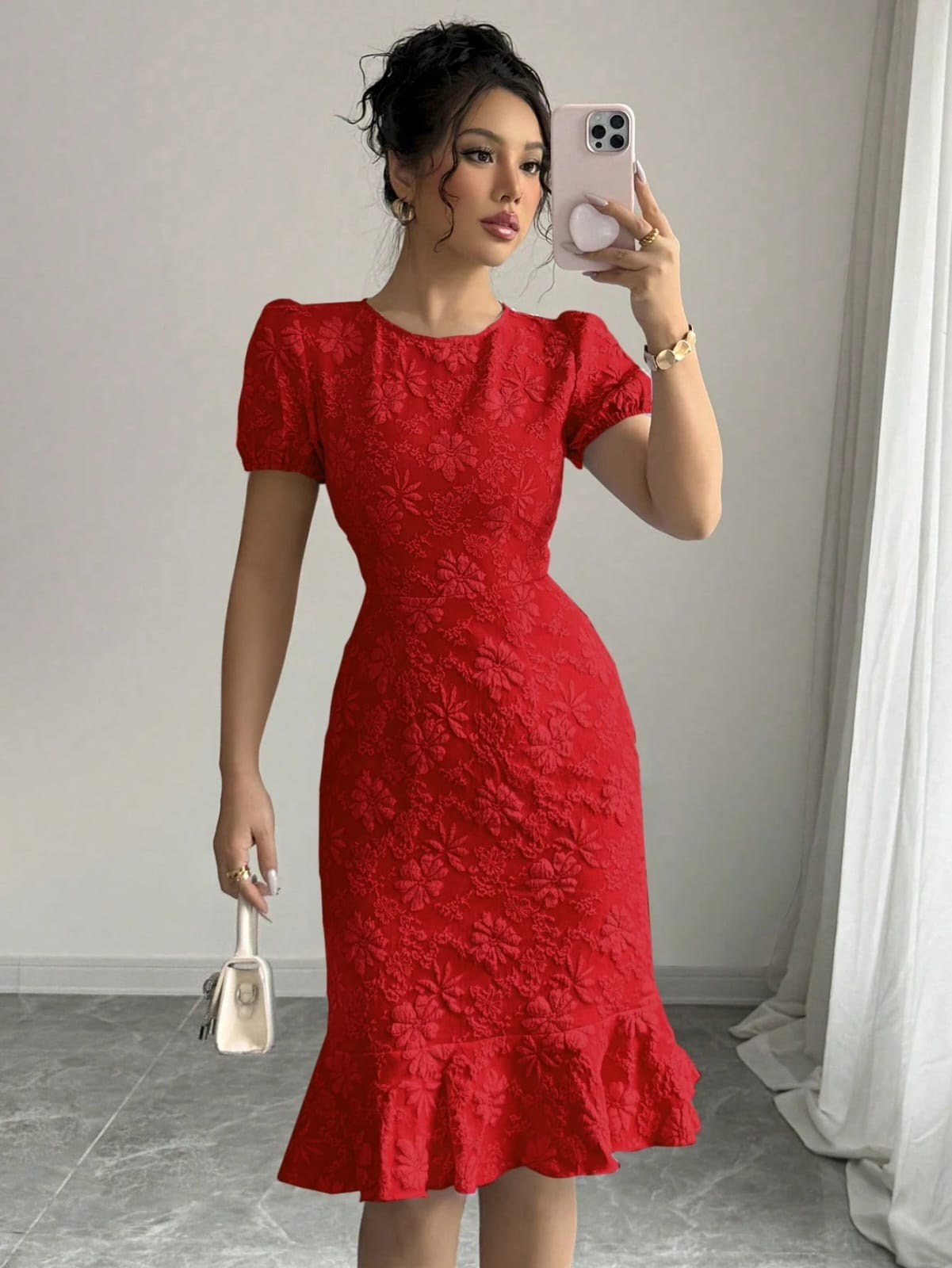 VESTIDO CON FLORES BLANCAS BORDADAS DE MUJER