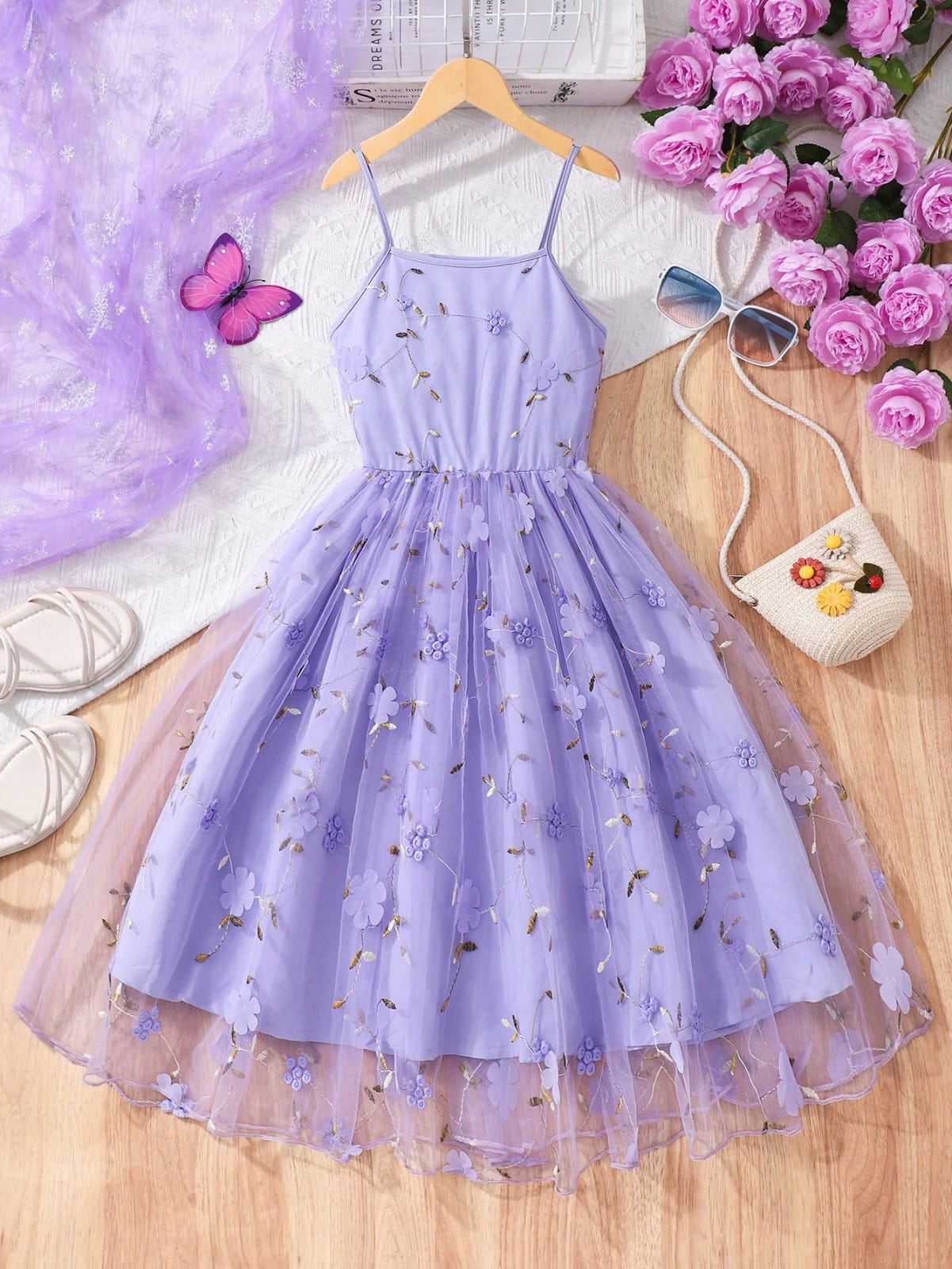 VESTIDO CON ESTAMPADO DE FLORES DE NIÑA