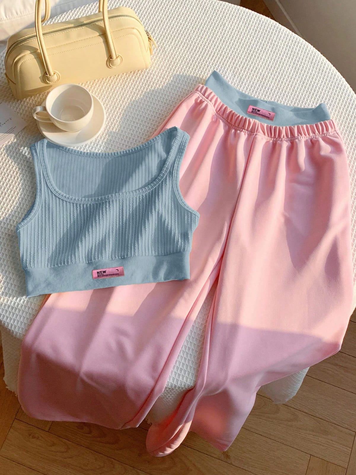 CONJUNTO DE DAMA COLOR ROSADO CON NEGRO