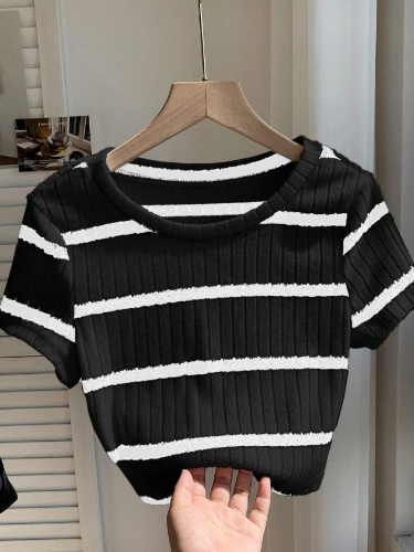 CAMISA NEGRA CON RAYAS BLANCAS TALLA XS 0006446